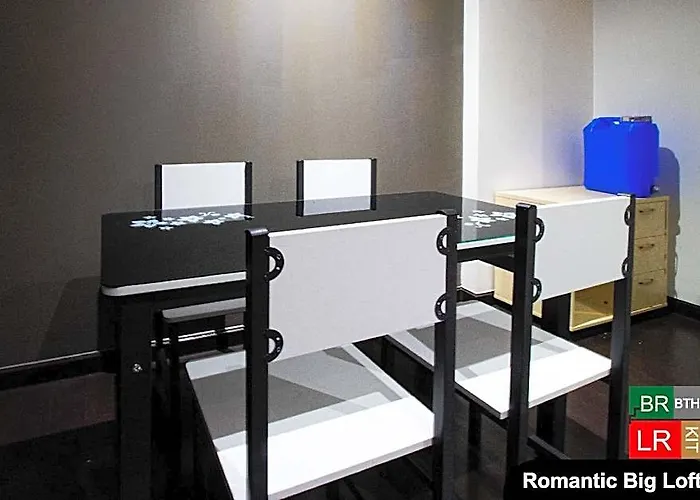 Amazing Loft Big 1br Romantic Gramercy Makati 2214