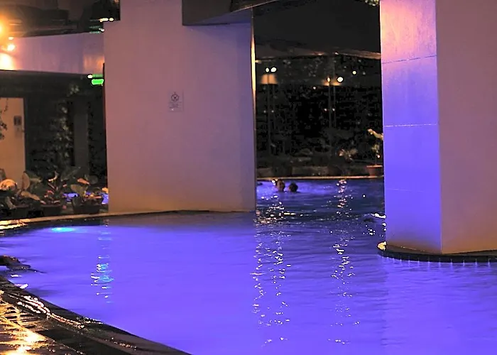 호텔 Amazing Loft Big 1br Romantic Gramercy Makati 2214 4*