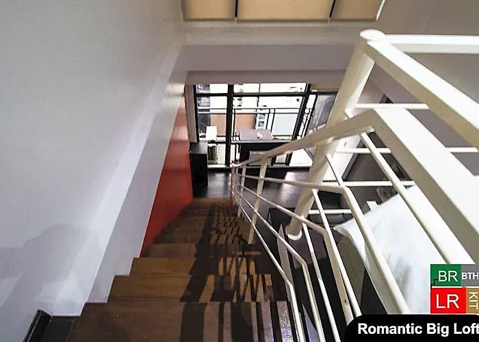 Amazing Loft Big 1br Romantic Gramercy Makati 2214